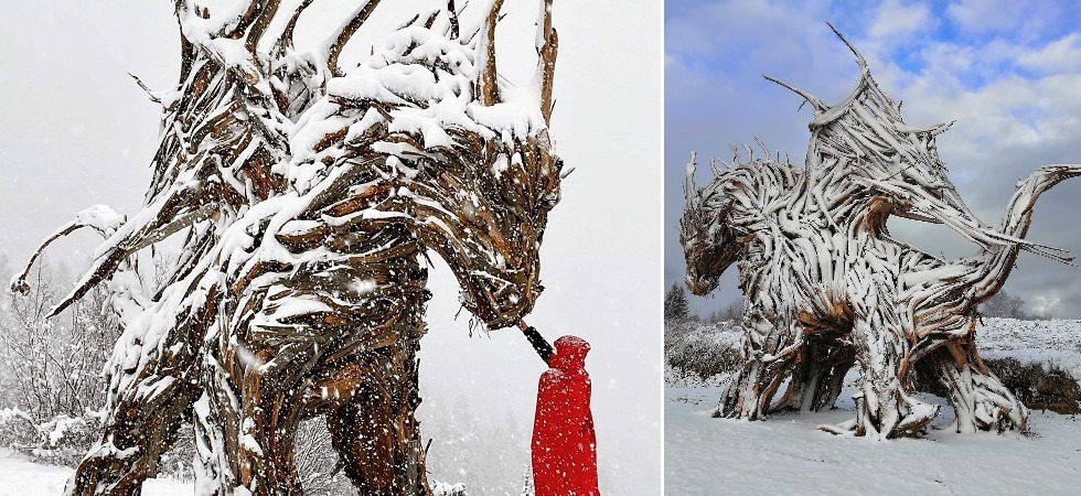 Foto di Andreas Tamanini e Lavarone Green Land Cade la neve a Lavarone e il “Drago Vaia” è ancora più magico: la scultura sembra uscita da Game of Thrones